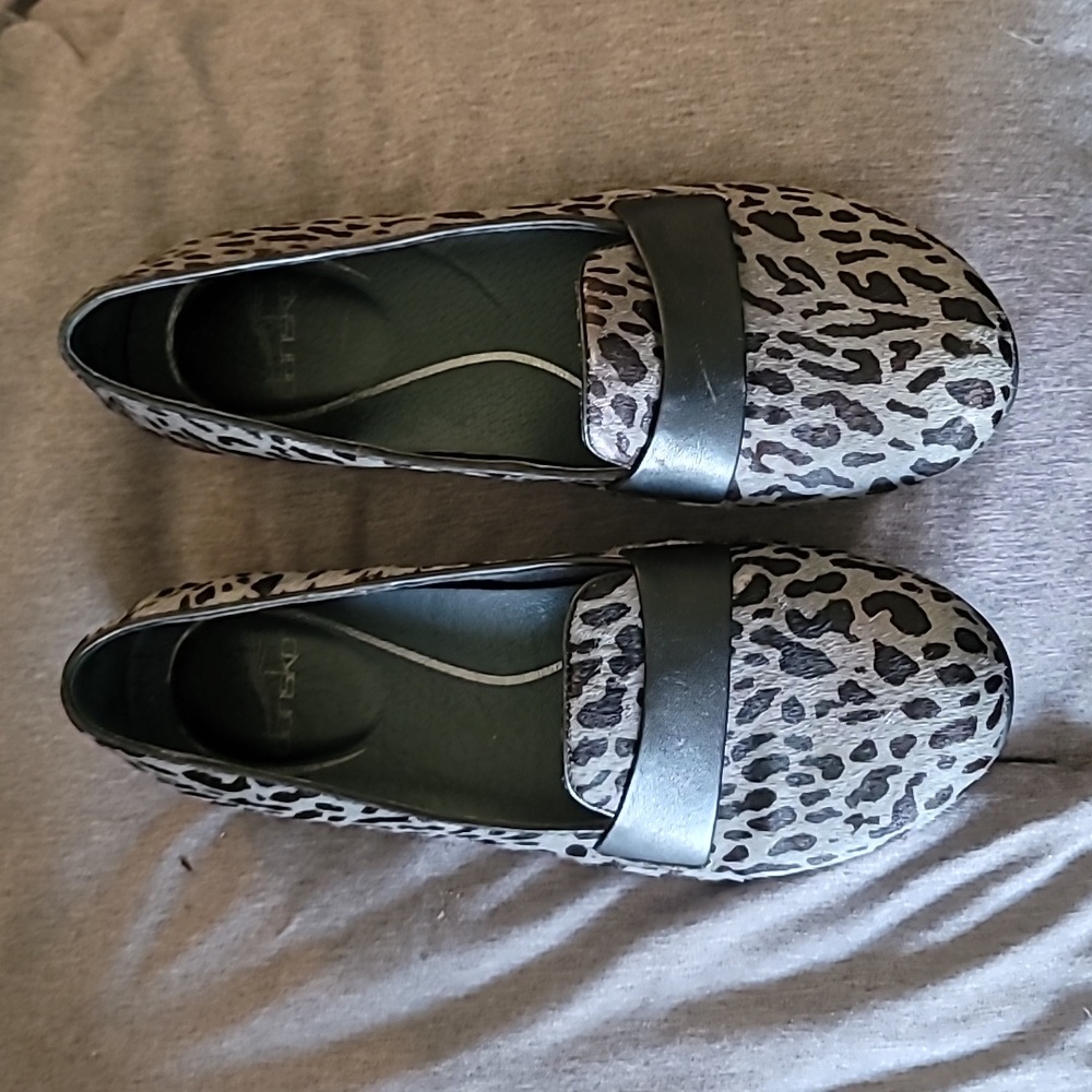 Dansko Gray & Black Leather Leopard Print Comfy Adorable Work Shoes Size 7.5